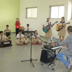 MIT-Vishwashanti-Gurukul-mitvgs-Sangli-Students-learning-to play-musical-instruments-image-06